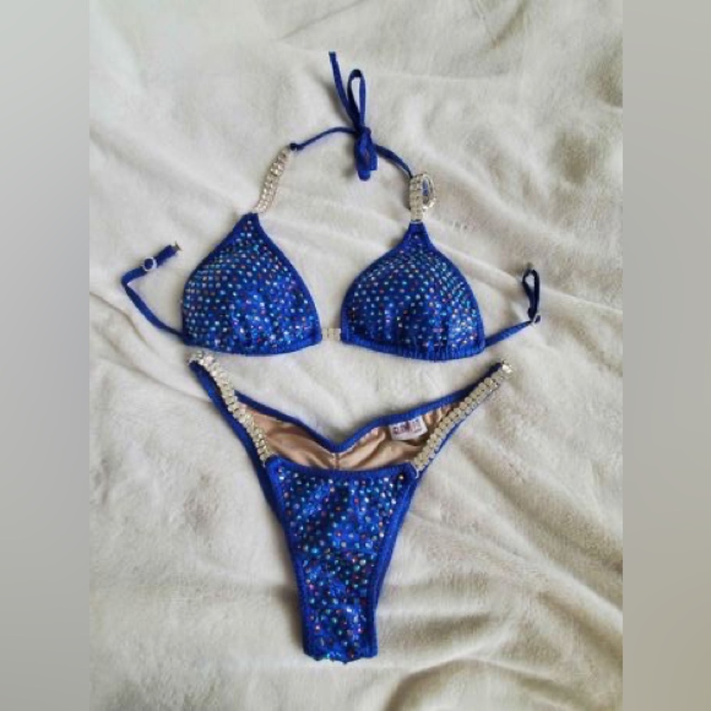 BEAND NEW GLAM FIT BIKINI. BRAND NEW!